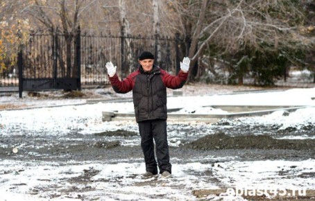 В среду в Кургане обещают снег и гололедицу