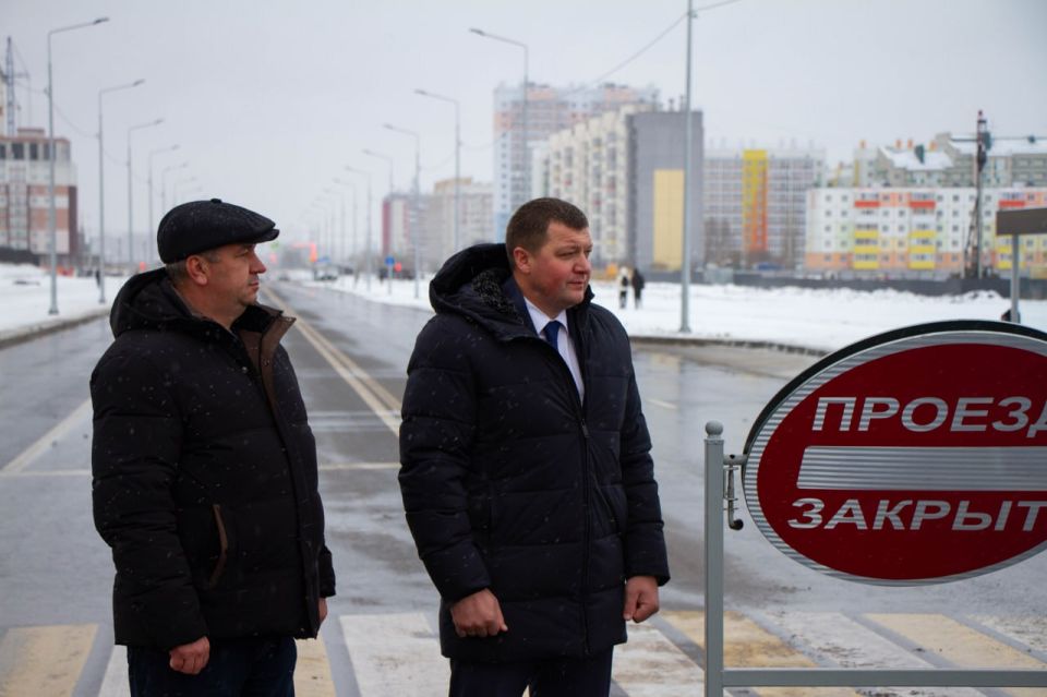 Антон Науменко: Сегодня вместе с губернатором Курганской области Вадимом Михайловичем Шумковым и исполняющим обязанности генерального директора Варгашинского предприятия по строительству, ремонту и содержанию автомобильных... Антон Науменко: Сегодня вместе с губернатором Курганской области Вадимом Михайловичем Шумковым и исполняющим обязанности генерального директора Варгашинского предприятия по строительству, ремонту и содержанию автомобильных...