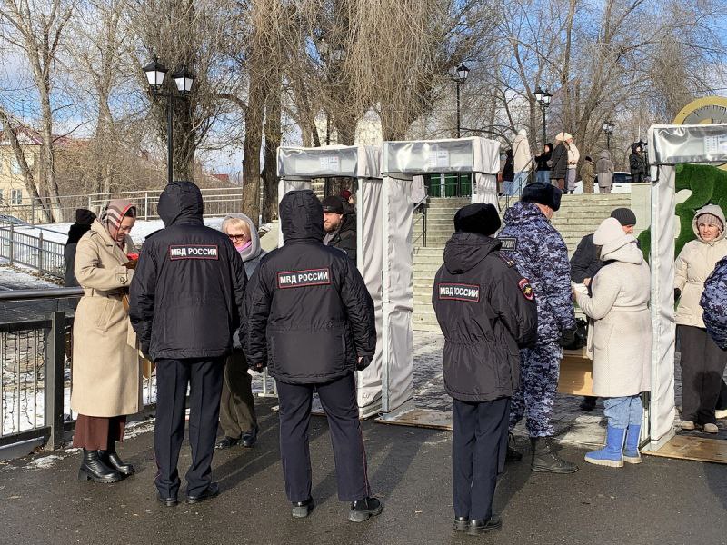 В Курганской области сотрудники полиции обеспечили правопорядок во время мероприятий, посвящённых празднованию Дня народного единства