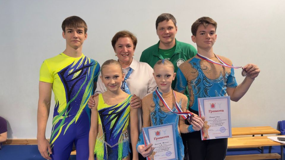 Курганские спортсмены вошли в десятку лучших на Всероссийских соревнованиях по спортивной акробатике Курганские спортсмены вошли в десятку лучших на Всероссийских соревнованиях по спортивной акробатике