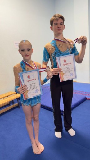 Курганские спортсмены вошли в десятку лучших на Всероссийских соревнованиях по спортивной акробатике