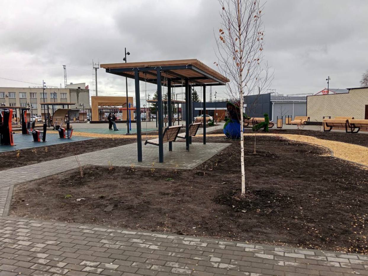 В Шумихе завершилась реализация масштабного проекта благоустройства «Хитрый рынок», а рядом заасфальтировали привокзальную площадь В Шумихе завершилась реализация масштабного проекта благоустройства «Хитрый рынок», а рядом заасфальтировали привокзальную площадь