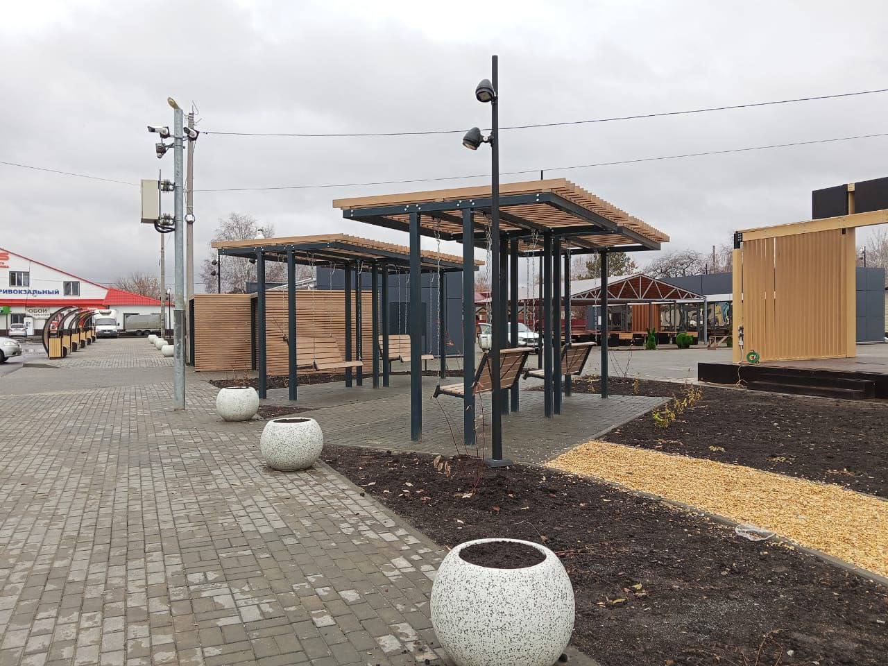 В Шумихе завершилась реализация масштабного проекта благоустройства «Хитрый рынок», а рядом заасфальтировали привокзальную площадь В Шумихе завершилась реализация масштабного проекта благоустройства «Хитрый рынок», а рядом заасфальтировали привокзальную площадь