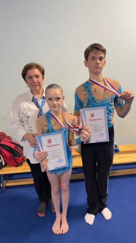 Курганские спортсмены вошли в десятку лучших на Всероссийских соревнованиях по спортивной акробатике Курганские спортсмены вошли в десятку лучших на Всероссийских соревнованиях по спортивной акробатике