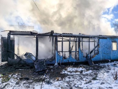 Огнеборцы МЧС России ликвидировали пожар в Кургане