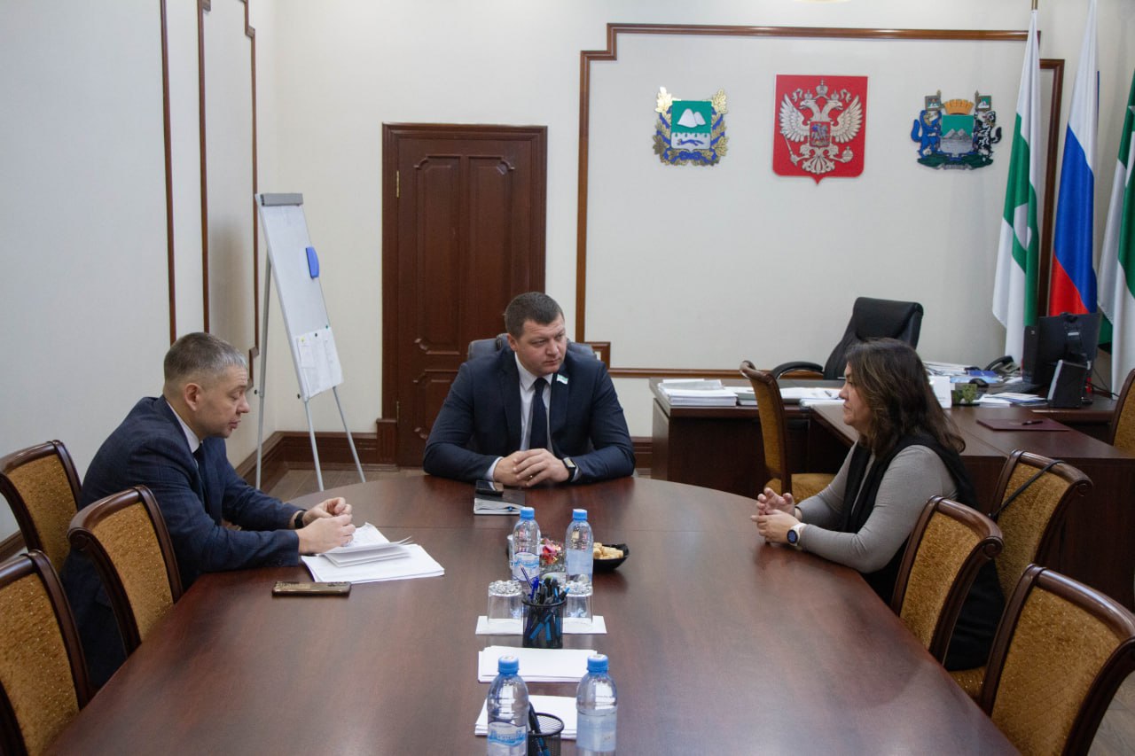 Антон Науменко: Подписали соглашение о сотрудничестве с ректором Курганского государственного университета Надеждой Дубив Антон Науменко: Подписали соглашение о сотрудничестве с ректором Курганского государственного университета Надеждой Дубив