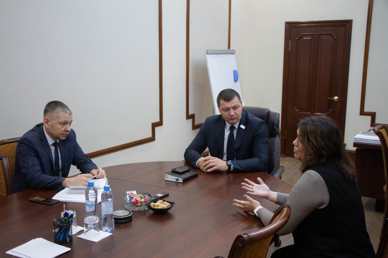 Антон Науменко: Подписали соглашение о сотрудничестве с ректором Курганского государственного университета Надеждой Дубив Антон Науменко: Подписали соглашение о сотрудничестве с ректором Курганского государственного университета Надеждой Дубив