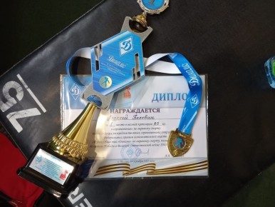 Зауральский пристав привёз золото с соревнований по гиревому спорту