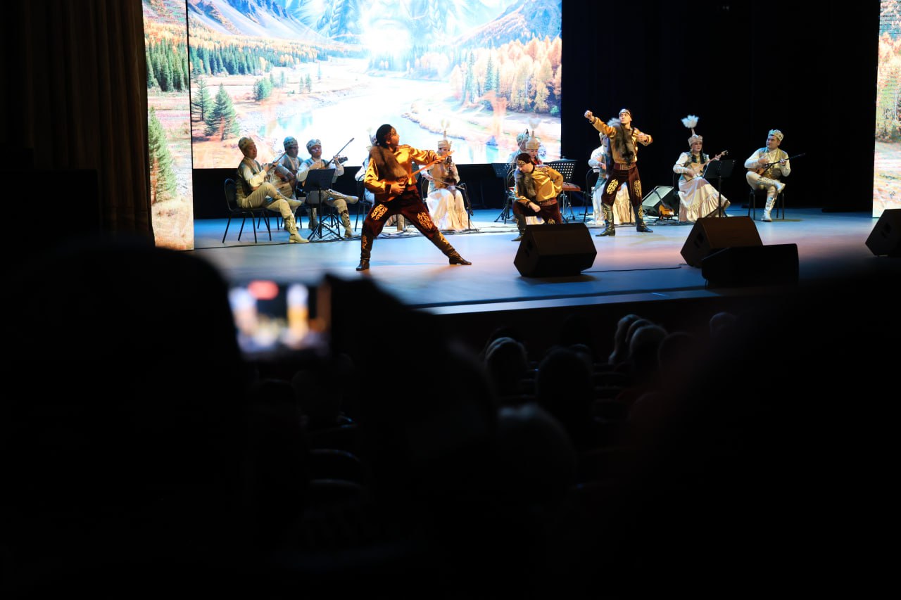 В Курганской филармонии состоялся концерт творческих коллективов и солистов Северо-Казахстанской областной филармонии им. Акана Серы из города Петропавловск Республики Казахстан В Курганской филармонии состоялся концерт творческих коллективов и солистов Северо-Казахстанской областной филармонии им. Акана Серы из города Петропавловск Республики Казахстан