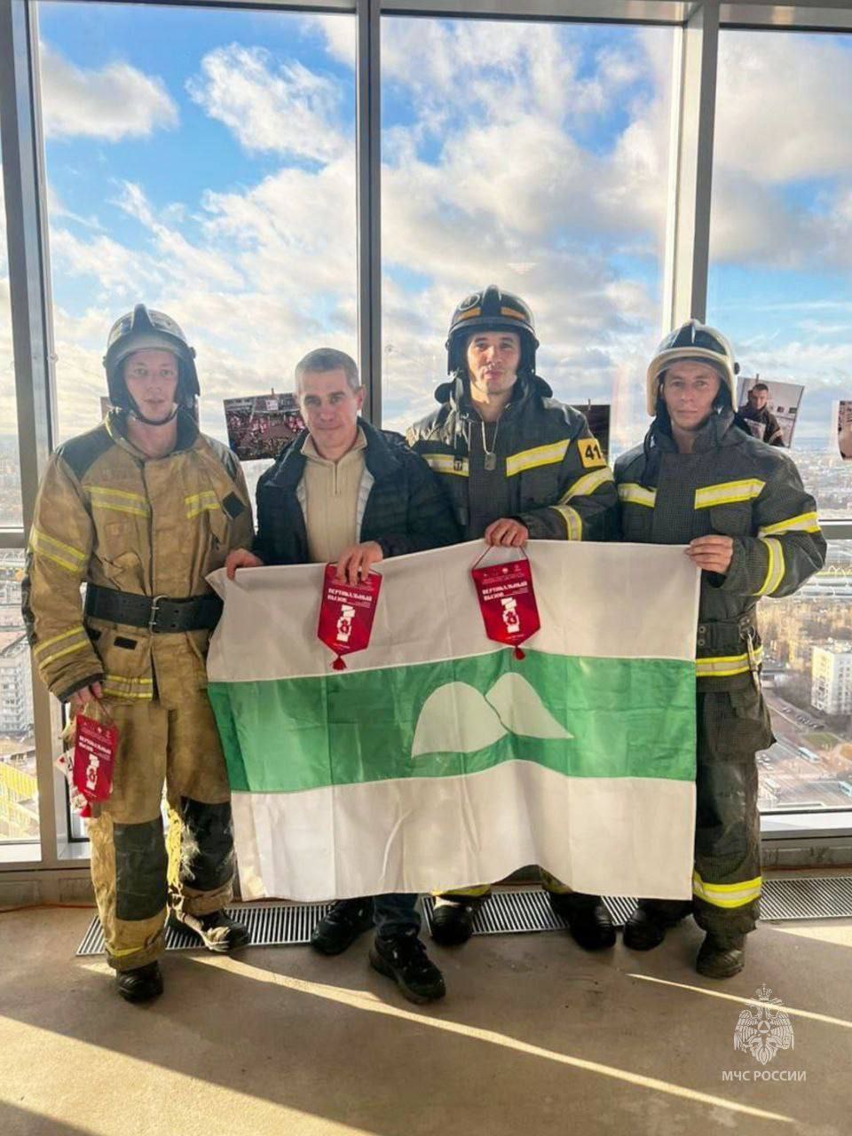 В День народного единства 478 спасателей взяли новую высоту в Санкт-Петербурге: здесь прошли IX Международные соревнования «Вертикальный вызов» памяти Евгения Николаевича Зиничева В День народного единства 478 спасателей взяли новую высоту в Санкт-Петербурге: здесь прошли IX Международные соревнования «Вертикальный вызов» памяти Евгения Николаевича Зиничева