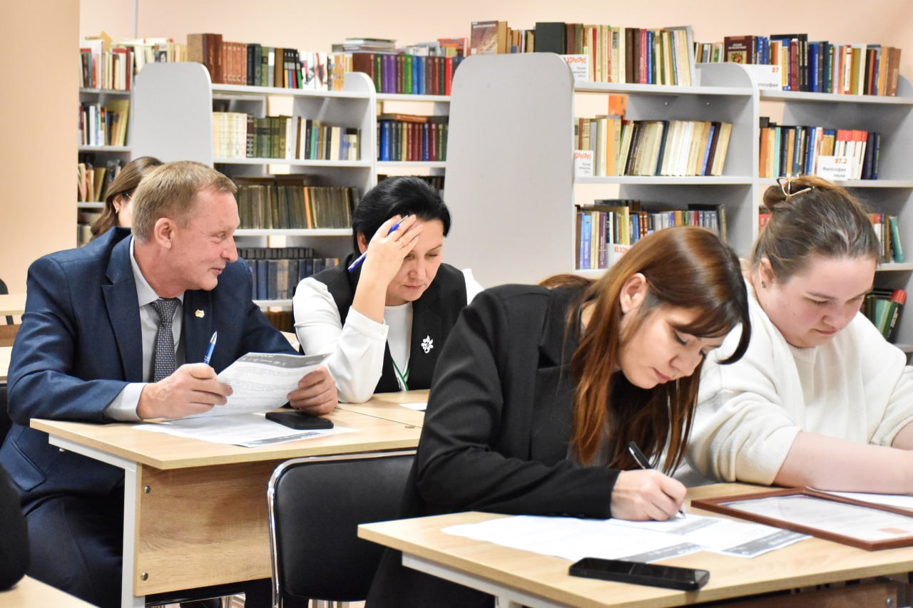 Жители Курганской области написали «Большой этнографический диктант», который в этом году стал частью программы мероприятий Международного фестиваля "Народы России и СНГ", проводимого по инициативе Президента Российской... Жители Курганской области написали «Большой этнографический диктант», который в этом году стал частью программы мероприятий Международного фестиваля "Народы России и СНГ", проводимого по инициативе Президента Российской...