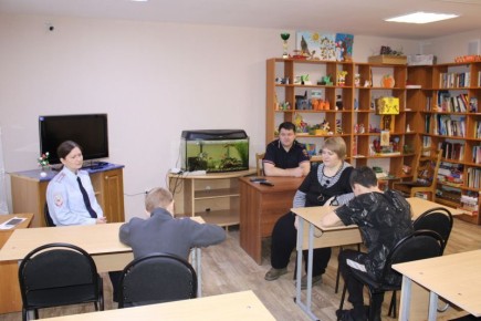 Уполномоченный по правам ребенка в Курганской области Марина Самойлова встретилась с детьми в Центре временного содержания для несовершеннолетних правонарушителей УМВД