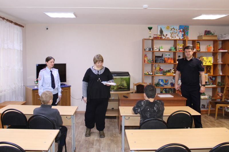 Уполномоченный по правам ребенка в Курганской области Марина Самойлова встретилась с детьми в Центре временного содержания для несовершеннолетних правонарушителей УМВД Уполномоченный по правам ребенка в Курганской области Марина Самойлова встретилась с детьми в Центре временного содержания для несовершеннолетних правонарушителей УМВД