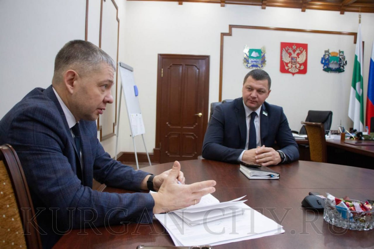 Глава города Кургана Антон Науменко и ректор Курганского государственного университета Надежда Дубив подписали соглашение о сотрудничестве Глава города Кургана Антон Науменко и ректор Курганского государственного университета Надежда Дубив подписали соглашение о сотрудничестве