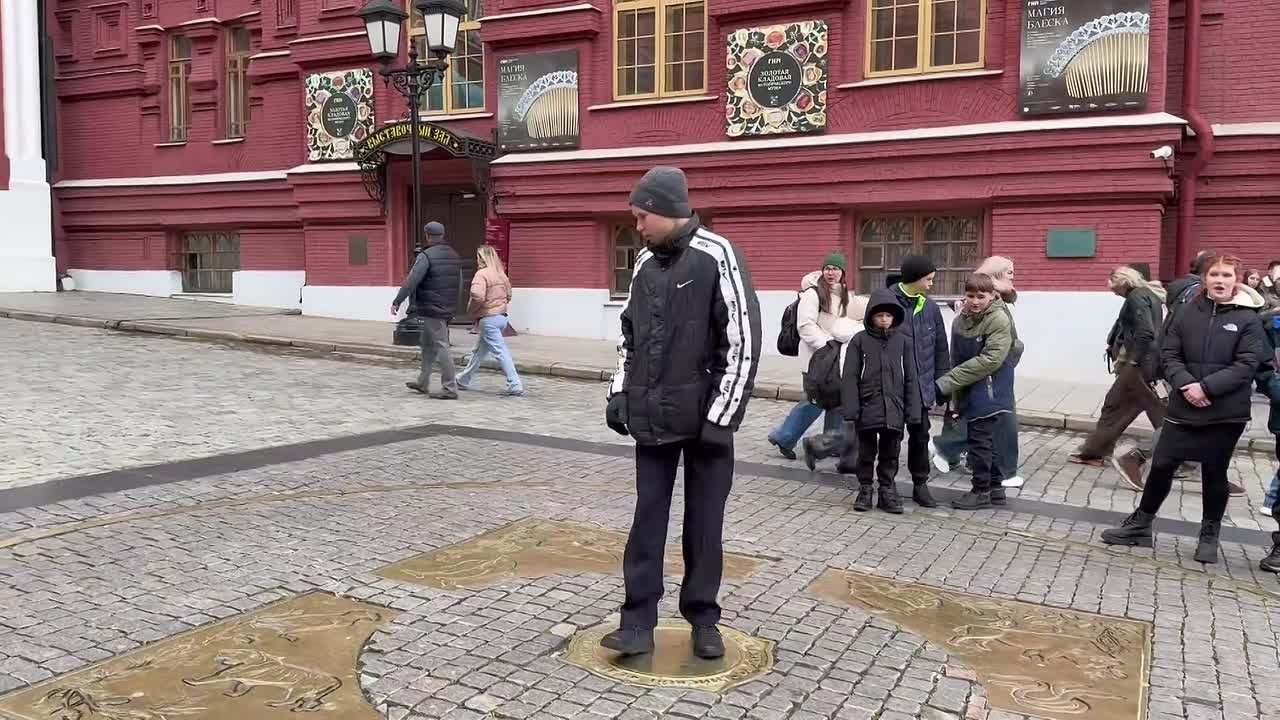 В течение четырех дней группа воспитанников из Введенского филиала центра помощи детям №1 знакомилась с историческими и культурными достопримечательностями столицы