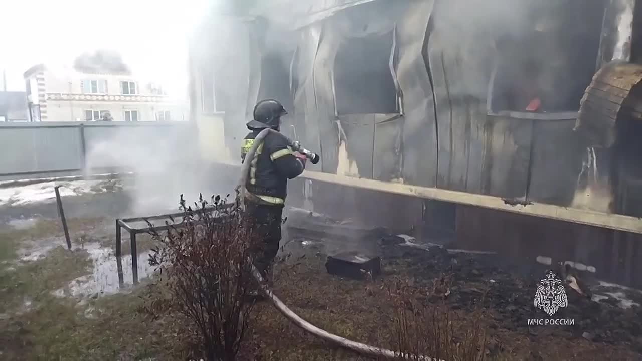 Зауральские огнеборцы МЧС России ликвидировали возгорание в фельдшерско-акушерском пункте села Каширино
