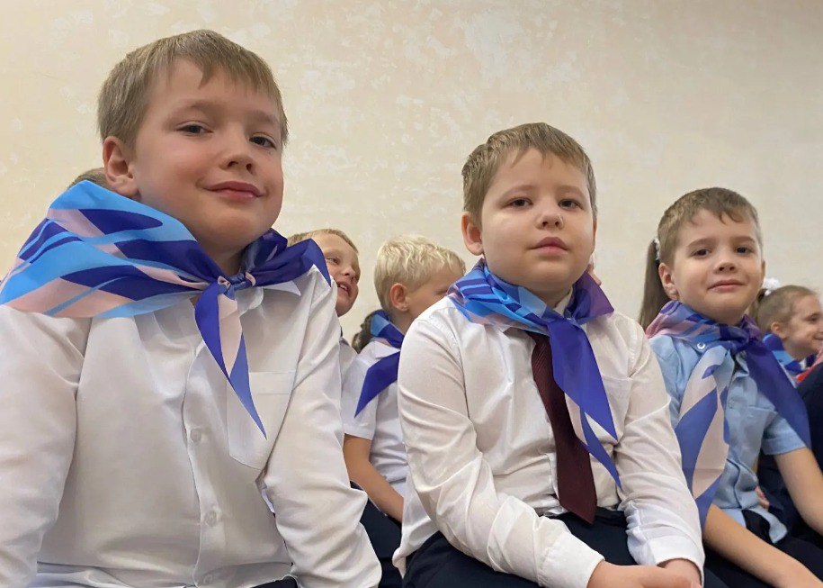 Двойной праздник. Ряды Орлят России пополнились курганскими первоклассниками Двойной праздник. Ряды Орлят России пополнились курганскими первоклассниками