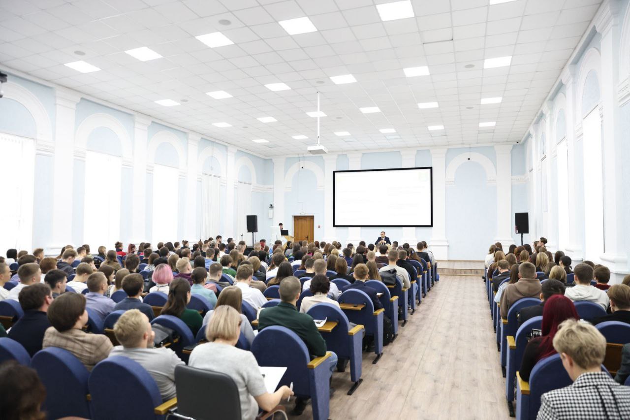Губернатор Вадим Шумков встретился со студентами вузов Курганской области Губернатор Вадим Шумков встретился со студентами вузов Курганской области