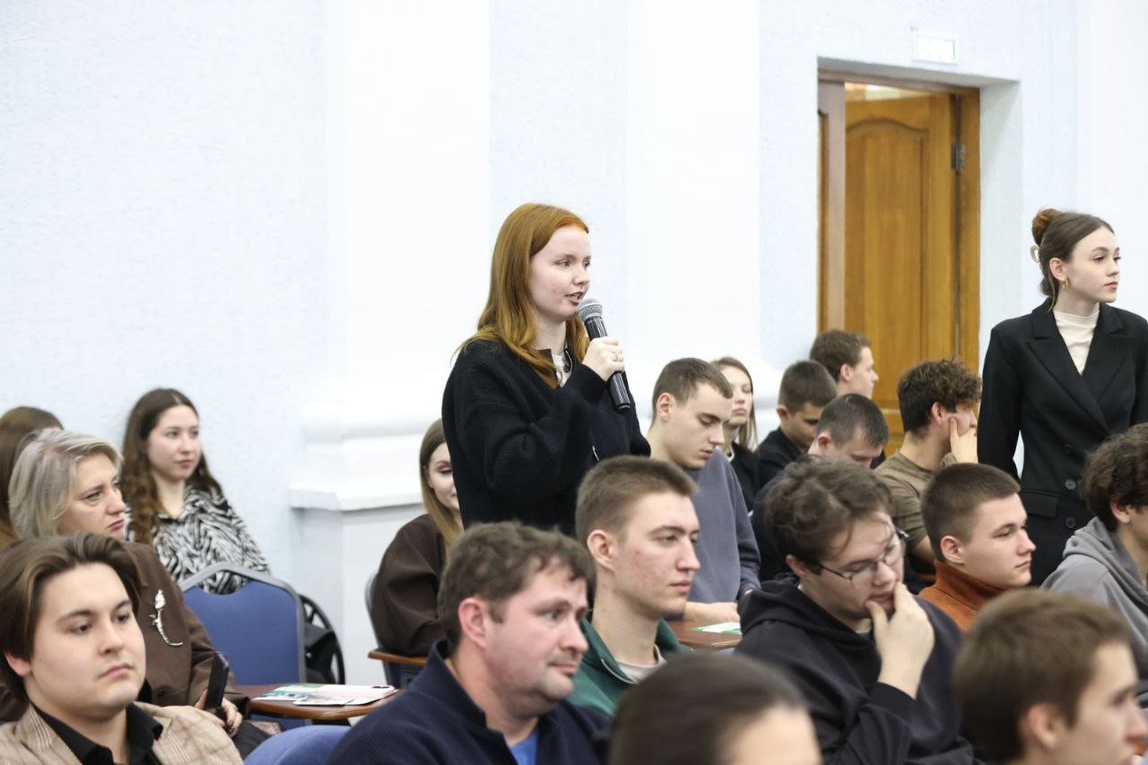 Губернатор Вадим Шумков встретился со студентами вузов Курганской области Губернатор Вадим Шумков встретился со студентами вузов Курганской области