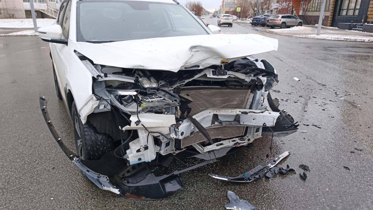 Накануне, в 07 часов 50 минут, на улице Гоголя, в районе дома №90 «А», водитель, 1958 года рождения, управляя автомобилем Lada Granta, двигаясь по улице Савельева, со стороны улицы К. Мяготина, в направлении улицы... Накануне, в 07 часов 50 минут, на улице Гоголя, в районе дома №90 «А», водитель, 1958 года рождения, управляя автомобилем Lada Granta, двигаясь по улице Савельева, со стороны улицы К. Мяготина, в направлении улицы...