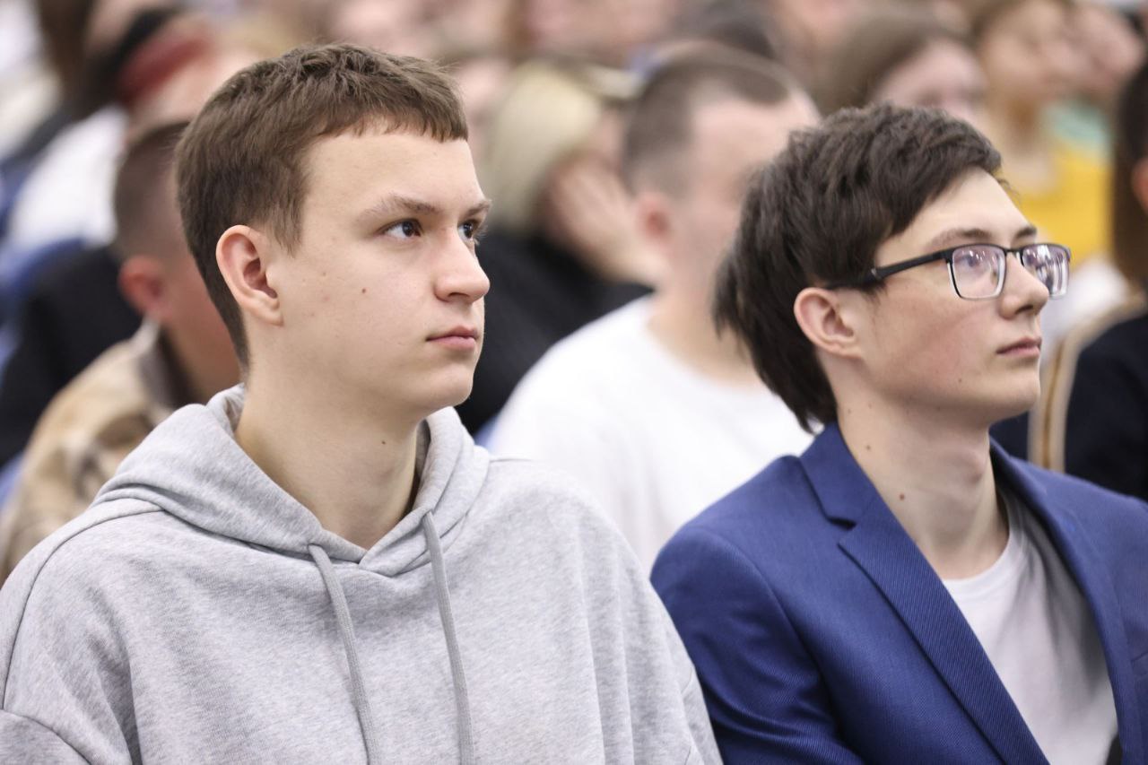 Губернатор Вадим Шумков встретился со студентами вузов Курганской области Губернатор Вадим Шумков встретился со студентами вузов Курганской области