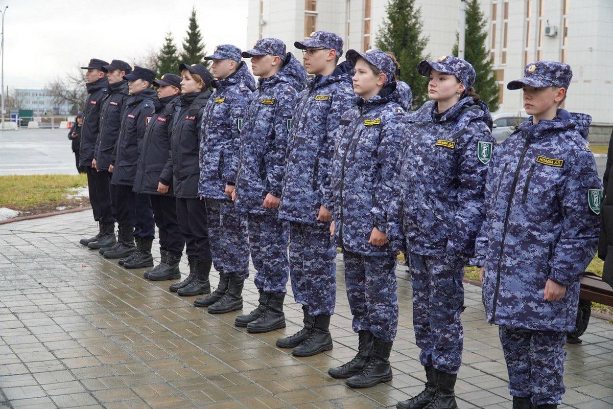 Руководители зауральской полиции совместно с ветеранами УМВД и студентами почтили память сотрудников органов внутренних дел, погибших при исполнении служебного долга Руководители зауральской полиции совместно с ветеранами УМВД и студентами почтили память сотрудников органов внутренних дел, погибших при исполнении служебного долга
