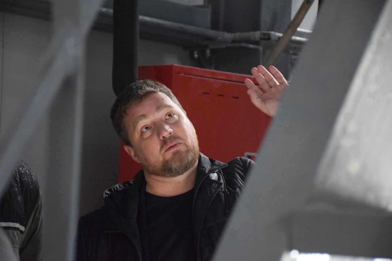 Сегодня глава города Курган Антон Науменко провёл свой очередной рабочий объезд, в рамках которого посетил несколько важных для города объектов, где в настоящий момент завершаются ремонтные и строительные работы Сегодня глава города Курган Антон Науменко провёл свой очередной рабочий объезд, в рамках которого посетил несколько важных для города объектов, где в настоящий момент завершаются ремонтные и строительные работы