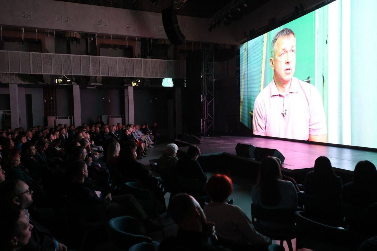 В Новом Уренгое стартовал IV форум «Патриоты Урала» В Новом Уренгое стартовал IV форум «Патриоты Урала»