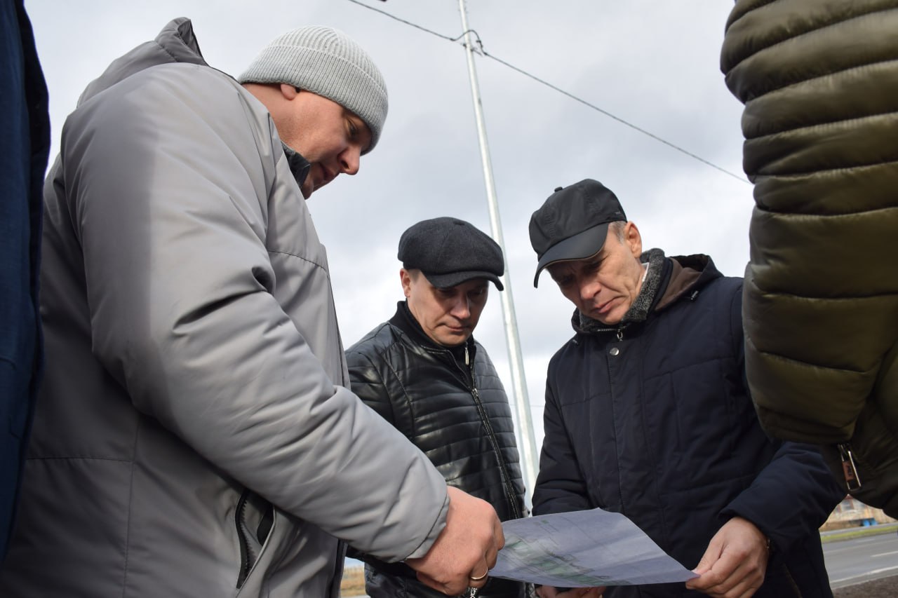 Сегодня глава города Курган Антон Науменко провёл свой очередной рабочий объезд, в рамках которого посетил несколько важных для города объектов, где в настоящий момент завершаются ремонтные и строительные работы Сегодня глава города Курган Антон Науменко провёл свой очередной рабочий объезд, в рамках которого посетил несколько важных для города объектов, где в настоящий момент завершаются ремонтные и строительные работы