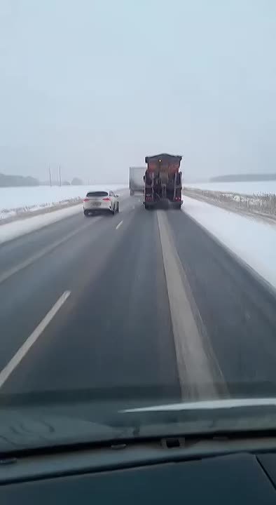 Усиленные наряды дорожной техники выведены на федеральные трассы Челябинской и Курганской областей