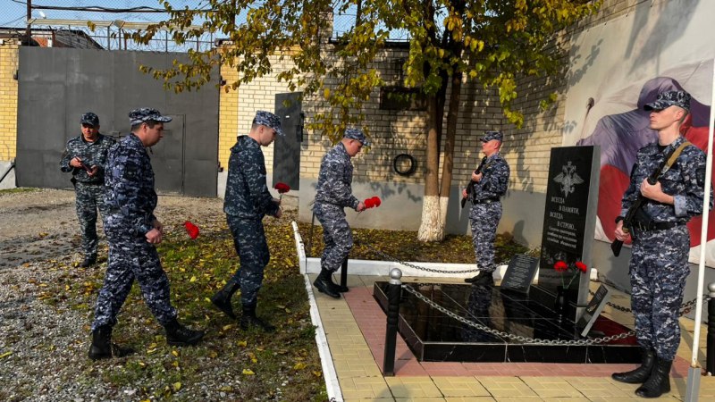 Сотрудники зауральского сводного отряда, дислоцирующегося на территории Республики Ингушетия в День памяти почтили память погибших при исполнении служебных обязанностей земляков Сотрудники зауральского сводного отряда, дислоцирующегося на территории Республики Ингушетия в День памяти почтили память погибших при исполнении служебных обязанностей земляков