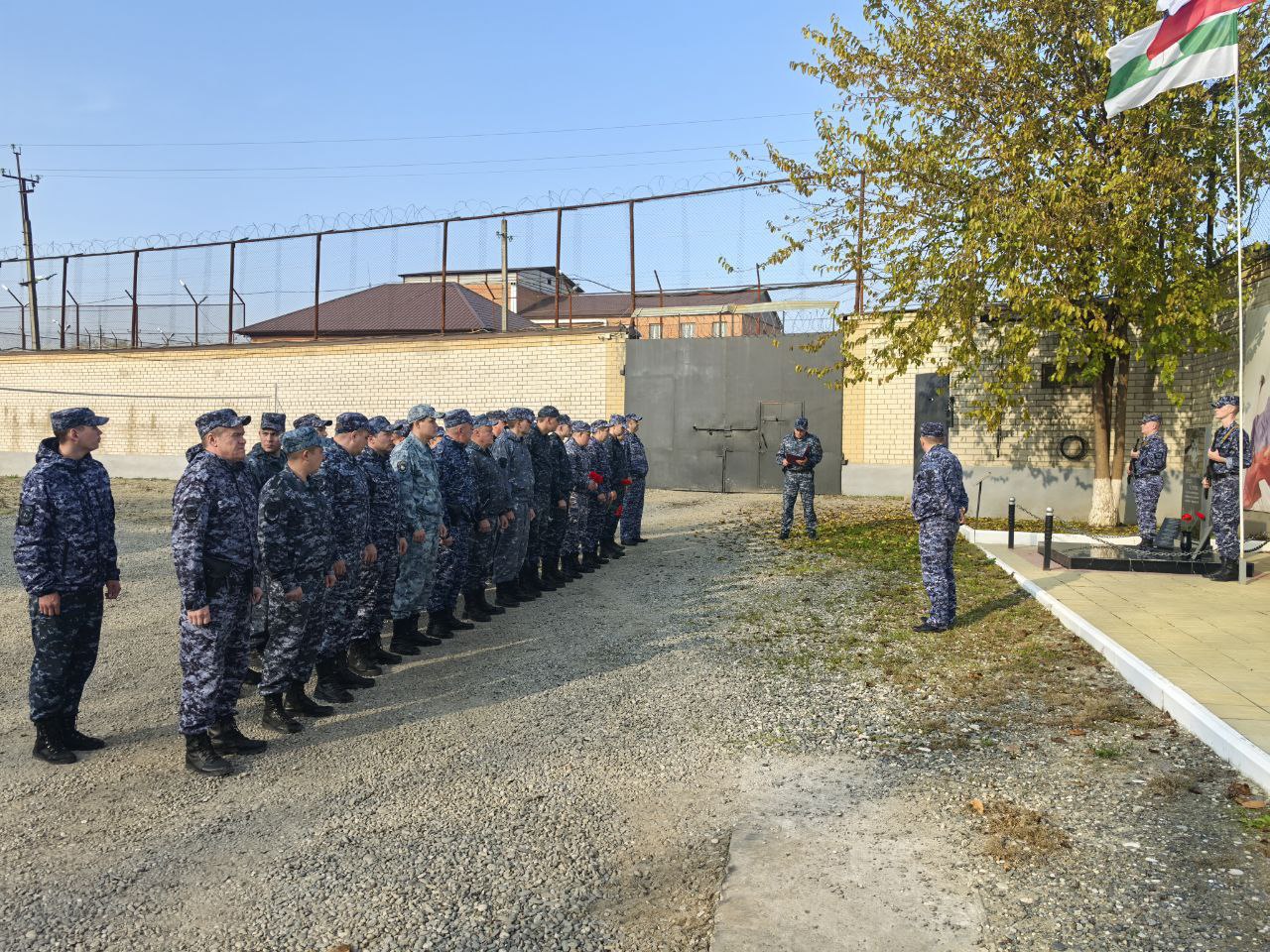 Сотрудники зауральского сводного отряда, дислоцирующегося на территории Республики Ингушетия в День памяти почтили память погибших при исполнении служебных обязанностей земляков Сотрудники зауральского сводного отряда, дислоцирующегося на территории Республики Ингушетия в День памяти почтили память погибших при исполнении служебных обязанностей земляков