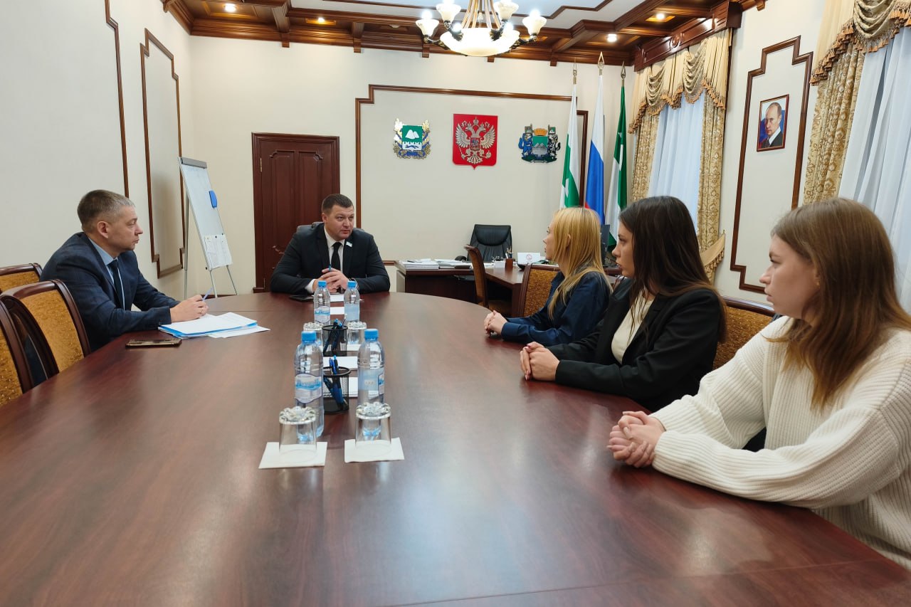 Антон Науменко: Сегодня встретился со студентами Института экономики и права КГУ, которые с октября проходят стажировку в органах местного самоуправления Антон Науменко: Сегодня встретился со студентами Института экономики и права КГУ, которые с октября проходят стажировку в органах местного самоуправления