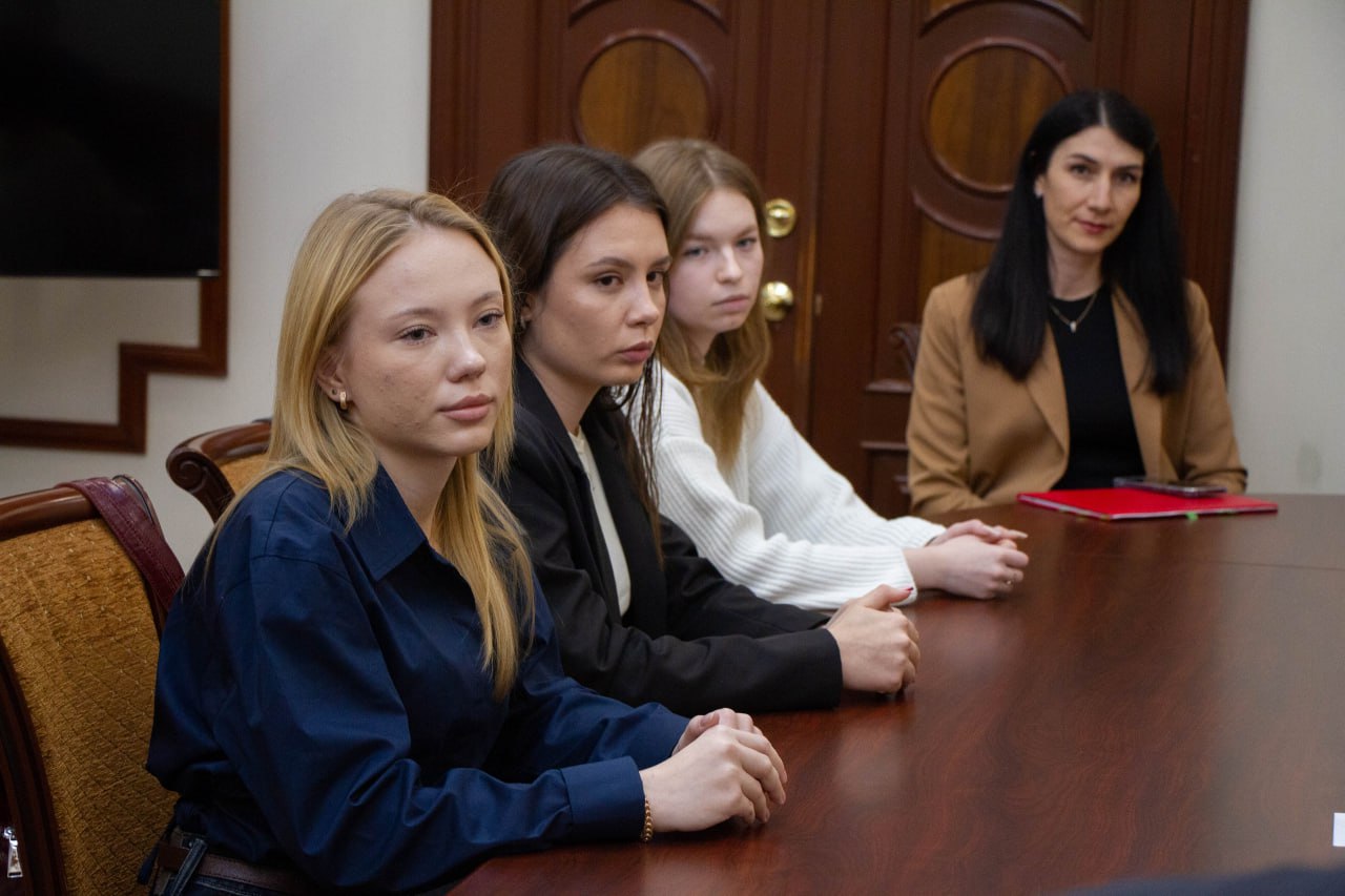 Антон Науменко: Сегодня встретился со студентами Института экономики и права КГУ, которые с октября проходят стажировку в органах местного самоуправления