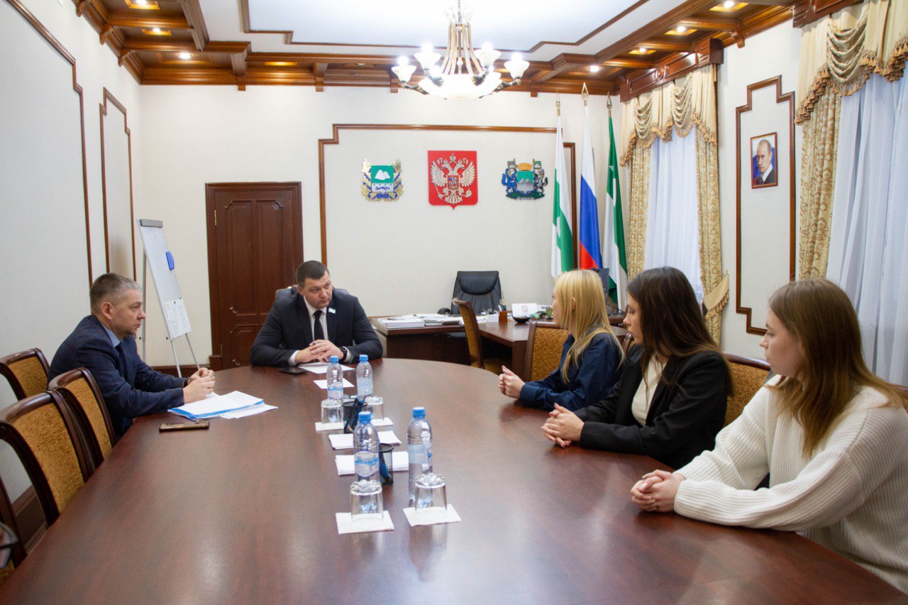 Глава Кургана Антон Науменко: «Молодые талантливые специалисты в муниципалитете нужны» Глава Кургана Антон Науменко: «Молодые талантливые специалисты в муниципалитете нужны»