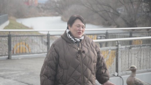 Теперь на входе в Центральный парк культуры и отдыха можно встретить утиную стаю, состоящую из взрослой мамы-утки и четверых маленьких утят