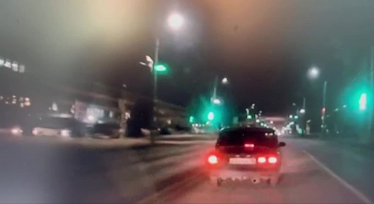 Момент столкновения авто возле КМЗ попал на видео