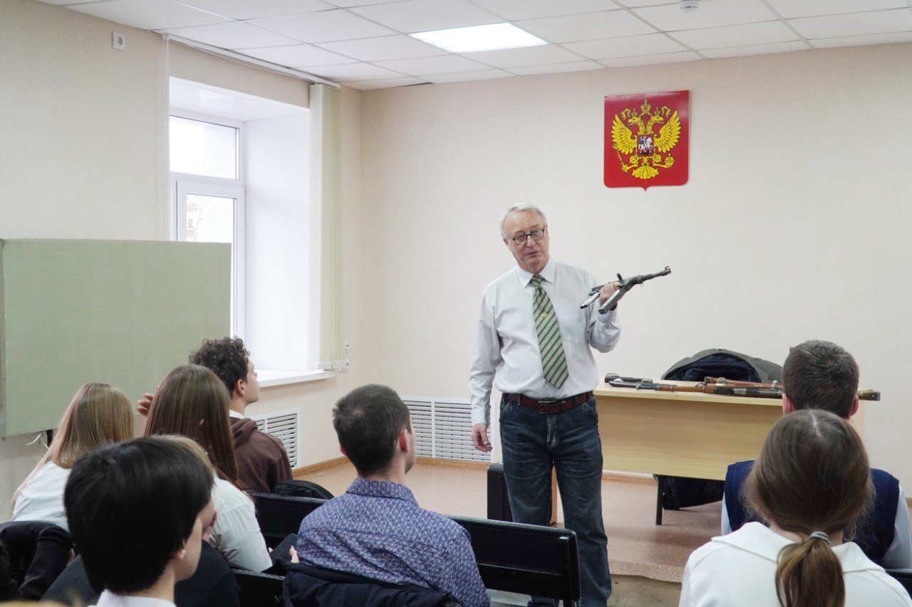 Курганские гимназисты посетили посетили Экспертно-криминалистический центр регионального УМВД В конце октября текущего года в ходе приёма граждан в приемной Президента Российской Федерации в Курганской области к начальнику... Курганские гимназисты посетили посетили Экспертно-криминалистический центр регионального УМВД В конце октября текущего года в ходе приёма граждан в приемной Президента Российской Федерации в Курганской области к начальнику...