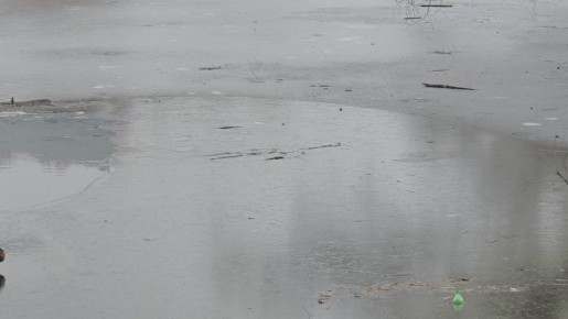 Вчера, 13 ноября, в Кургане было зафиксировано несколько случаев выхода на неокрепший лед водоемов подростками