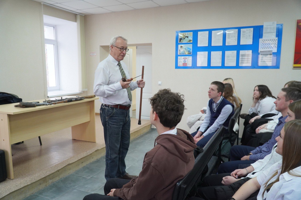 Курганские гимназисты посетили посетили Экспертно-криминалистический центр регионального УМВД В конце октября текущего года в ходе приёма граждан в приемной Президента Российской Федерации в Курганской области к начальнику... Курганские гимназисты посетили посетили Экспертно-криминалистический центр регионального УМВД В конце октября текущего года в ходе приёма граждан в приемной Президента Российской Федерации в Курганской области к начальнику...