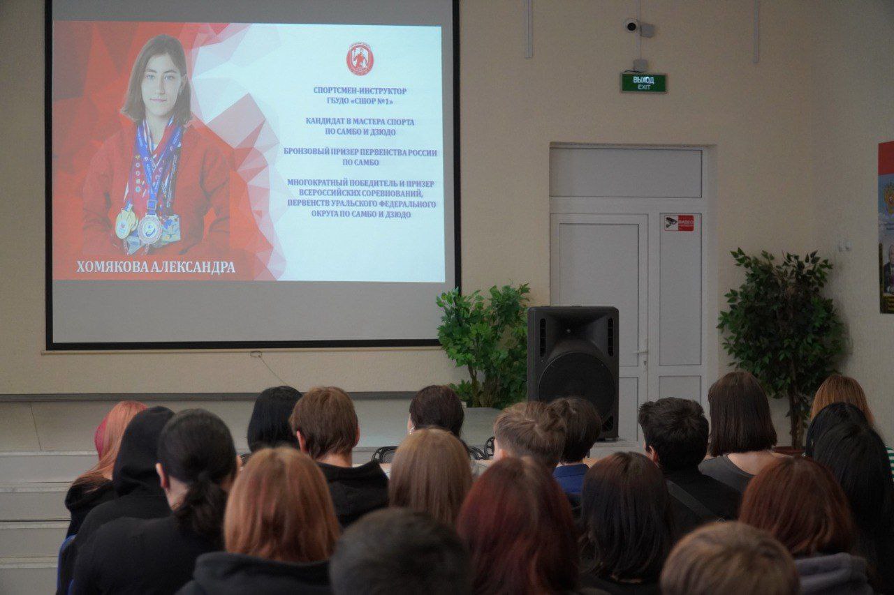 Зауральские полицейские и спортсмены рассказали школьникам о вреде наркотиков и пользе здорового образа жизни Зауральские полицейские и спортсмены рассказали школьникам о вреде наркотиков и пользе здорового образа жизни