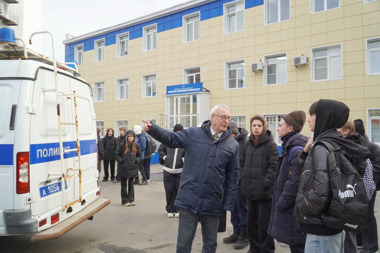 Курганские гимназисты посетили посетили Экспертно-криминалистический центр регионального УМВД В конце октября текущего года в ходе приёма граждан в приемной Президента Российской Федерации в Курганской области к начальнику... Курганские гимназисты посетили посетили Экспертно-криминалистический центр регионального УМВД В конце октября текущего года в ходе приёма граждан в приемной Президента Российской Федерации в Курганской области к начальнику...