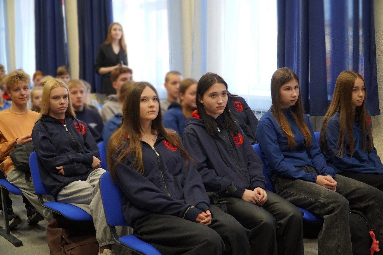 Зауральские полицейские и спортсмены рассказали школьникам о вреде наркотиков и пользе здорового образа жизни Зауральские полицейские и спортсмены рассказали школьникам о вреде наркотиков и пользе здорового образа жизни