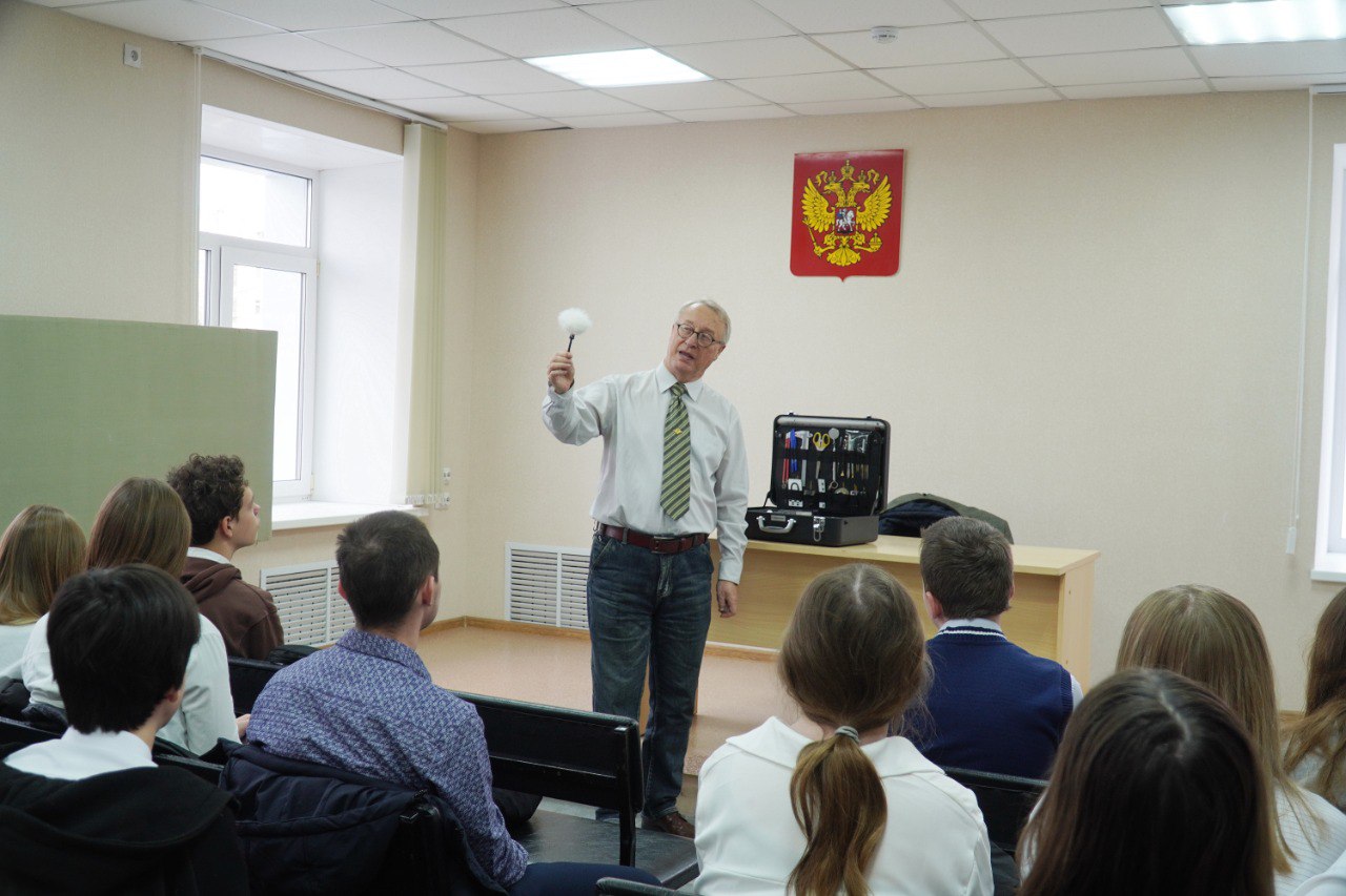 Курганские гимназисты посетили посетили Экспертно-криминалистический центр регионального УМВД В конце октября текущего года в ходе приёма граждан в приемной Президента Российской Федерации в Курганской области к начальнику... Курганские гимназисты посетили посетили Экспертно-криминалистический центр регионального УМВД В конце октября текущего года в ходе приёма граждан в приемной Президента Российской Федерации в Курганской области к начальнику...