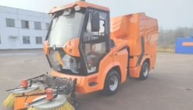 Предприятие "Кургандормаш" отгрузило УКМ-2500 - универсальную машину нового поколения для содержания городских территорий Москвы