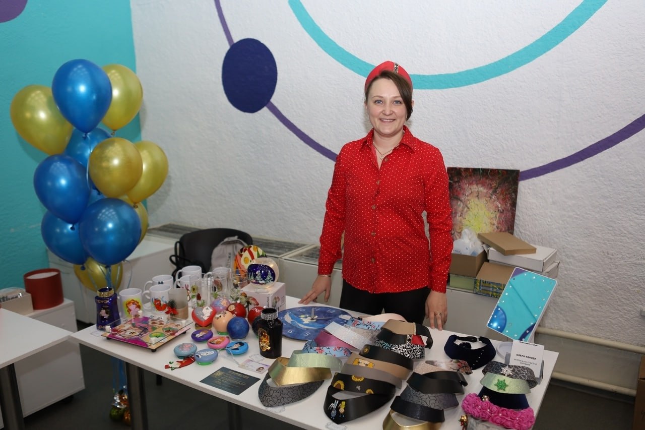 Во всемирный дня рукоделия, который отмечается 16 ноября, история Ольги Коледы из Кургана служит ярким примером того, как творчество может изменить жизнь, позволив совмещать материнство с делом