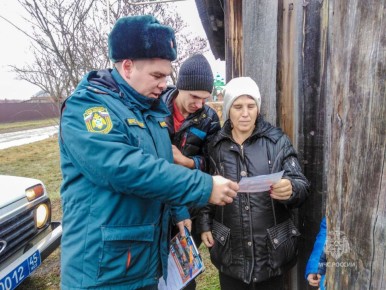Зауральские сотрудники МЧС России ежедневно напоминают гражданам о правилах пожарной безопасности в жилье