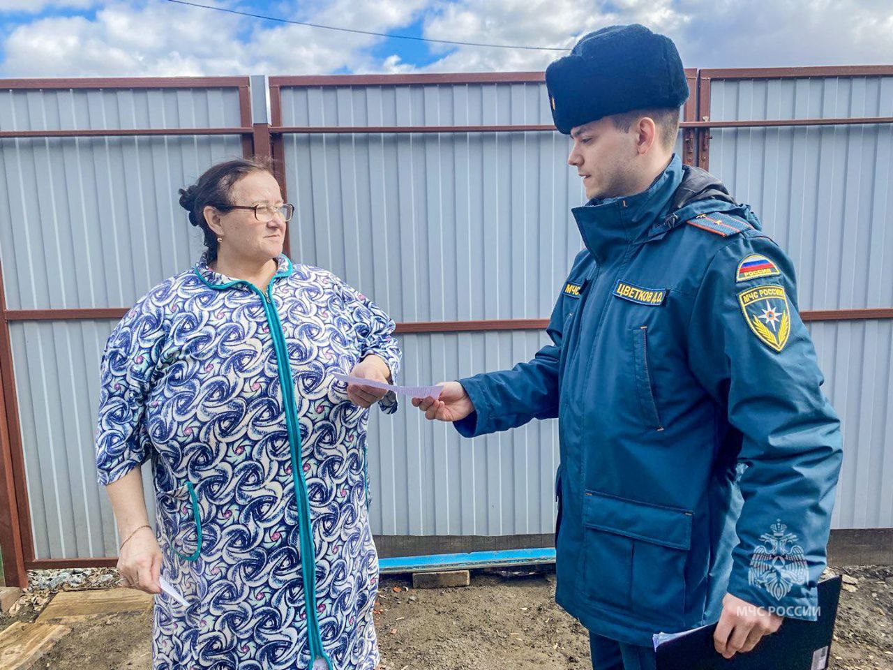 Зауральские сотрудники МЧС России ежедневно напоминают гражданам о правилах пожарной безопасности в жилье Зауральские сотрудники МЧС России ежедневно напоминают гражданам о правилах пожарной безопасности в жилье