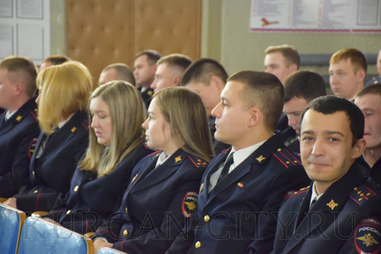 В Кургане сегодня, 17 ноября, прошло торжественное мероприятие, посвященное дню образования службы участковых уполномоченных полиции в системе МВД В Кургане сегодня, 17 ноября, прошло торжественное мероприятие, посвященное дню образования службы участковых уполномоченных полиции в системе МВД