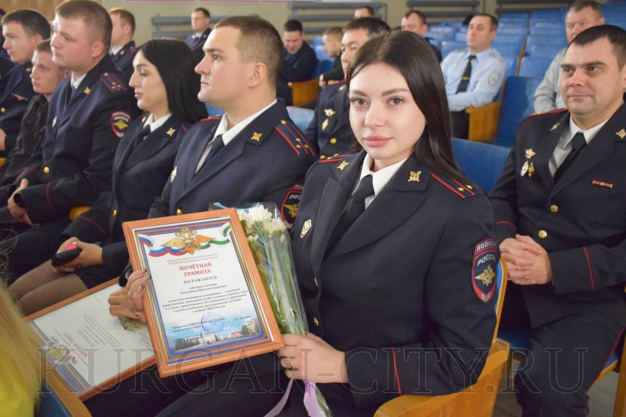 В Кургане сегодня, 17 ноября, прошло торжественное мероприятие, посвященное дню образования службы участковых уполномоченных полиции в системе МВД В Кургане сегодня, 17 ноября, прошло торжественное мероприятие, посвященное дню образования службы участковых уполномоченных полиции в системе МВД